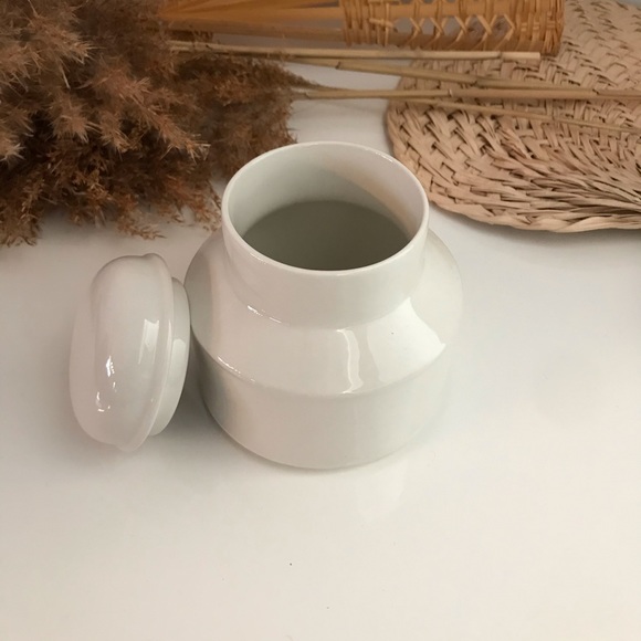 Farm House Ceramic Jar with Lid Made in England - Picture 6 of 10